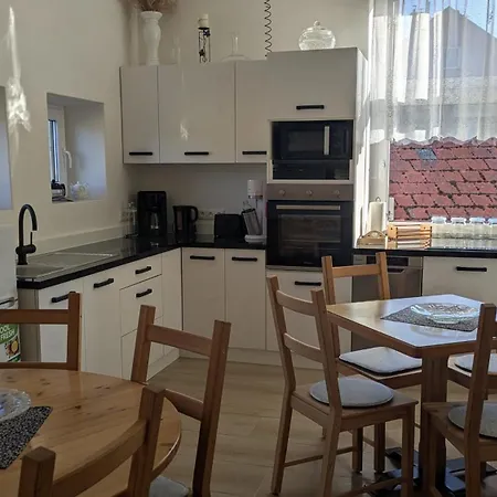 Fruehstueckspension Alte Volksschule Heinrichs Bei Weitra ベッド・アンド・ブレックファスト Heinreichs bei Weitra