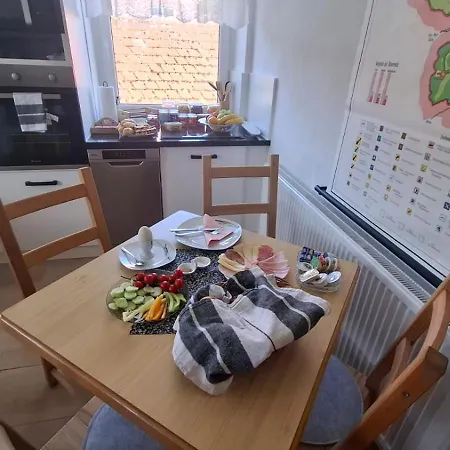 Fruehstueckspension Alte Volksschule Heinrichs Bei Weitra Bed and Breakfast *